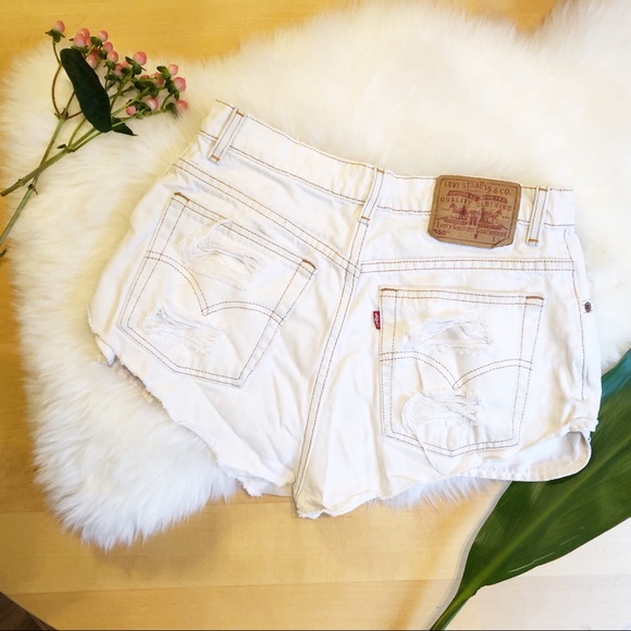 Vintage Levi’s Shorts - Picture 2 of 4